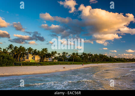 Vue de la plage de la jetée de pêche de Naples, en Floride. Banque D'Images