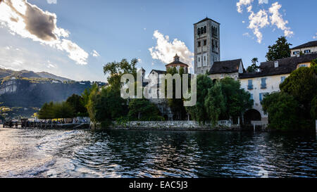 Une belle vue de l'île San Giulio, lac d'Orta, Italie Banque D'Images