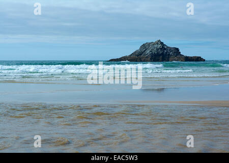 Surfeurs de plage de Crantock - Newquay, Cornwall, Angleterre Banque D'Images