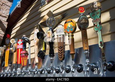 Une bière sur fontaine dans la cour d'Ava's Pizzeria à Saint Michaels, Maryland USA Banque D'Images