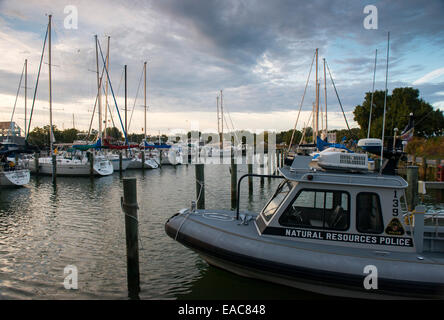 Knapps Narrows et Marina Inn, Tilghman Island Maryland USA Banque D'Images