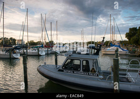 Knapps Narrows et Marina Inn, Tilghman Island Maryland USA Banque D'Images