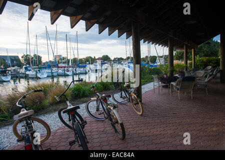 Knapps Narrows et Marina Inn, Tilghman Island Maryland USA Banque D'Images