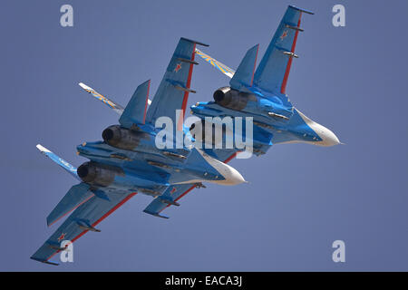 Su-27 de l'équipe de démonstration de Chevaliers russes en vol Banque D'Images