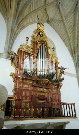 Orgue baroque dans une église. Banque D'Images