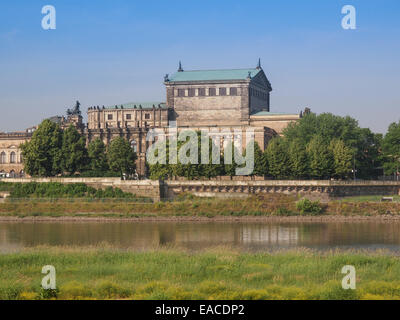 L'opéra Semperoper de l'Orchestre Saxon aka Saechsische Staatsoper Dresden a été conçu par Gottfried Semper dans 1 Banque D'Images