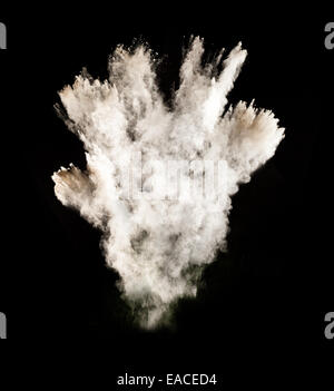 Motion de gel d'explosion de poussière blanc isolé sur fond noir Banque D'Images
