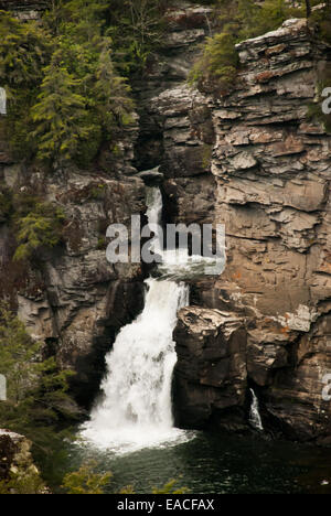 Linville falls off le Blue Ridge Parkway depuis un belvédère Banque D'Images