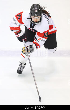 Yokohama, Japon. 11Th Nov, 2014. Haruna Yoneyama (JPN) : Hockey sur Glace Hockey sur glace IIHF 2015 Womens Qualification Championnat du monde de match de la série entre le Japon 2-1 République tchèque à Shin-Yokohama Skate Center à Yokohama, au Japon . Credit : Ito Shingo/AFLO SPORT/Alamy Live News Banque D'Images