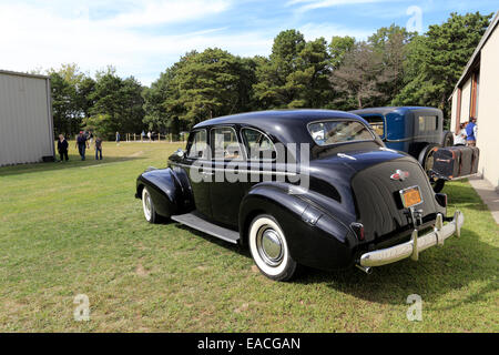 Buick antique et Ford automobiles sur Bayport affichage Long Island New York Banque D'Images