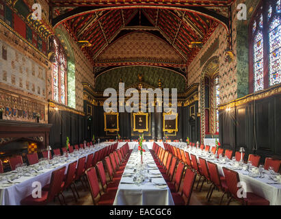 Queens' College de Cambridge Old Hall datant de 1448. Tables pour salle à manger formelle. L'intérieur du bâtiment du 15e siècle. Banque D'Images