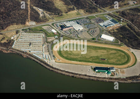 Vue aérienne de Mountaineer Race Track Casino & Resort. New Cumberland, West Virginia Banque D'Images