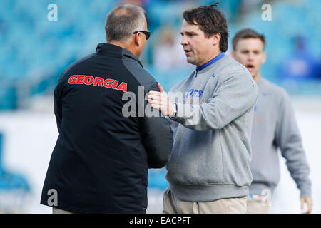 Nov 1, 2014 - Jacksonville, Floride, États-Unis - Georgia Bulldogs entraîneur en chef Mark Richt et Florida Gator entraîneur en chef sera Muschamp parler avant le match de football entre les Gators de la Floride et de la Géorgie à Bulldogs EverBank Field à Jacksonville, en Floride, le samedi, Novembre 1, 2014. (Crédit Image : © Eve Edelheit/Tampa Bay Times/ZUMAPRESS.com) Banque D'Images