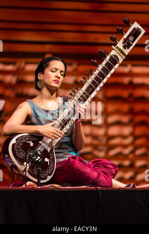 Le joueur de sitar Anoushka Shankar, salle de concert de la KKL, Lucerne, Suisse Banque D'Images