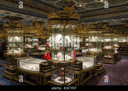 L'intérieur, l'espace d'exposition avec vitrines, bijoux et d'or de coiffure, Antalya, Turquie Banque D'Images
