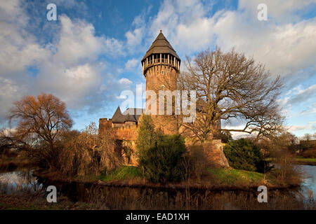 Wasserschloss Burg Linn, un château à douves en Krefeld-Linn, région du Bas Rhin, en Westphalie, Rhénanie-Palatinat, Allemagne Banque D'Images