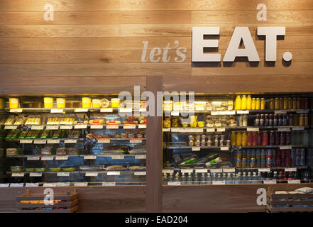 Alimentation et boisson à vendre à l'intérieur de 'Bon Appetit' cafe et emporter Manchester UK Banque D'Images