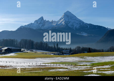 Au-dessus des prairies de montagne Watzmann de Ramsau, Bavière, Allemagne Banque D'Images