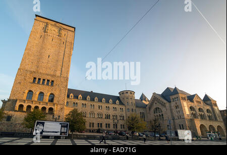 POZNAN, Pologne - 24 octobre 2014 : Le château impérial de Poznan, populairement appelé Zamek, il a été construit sous la ru Banque D'Images