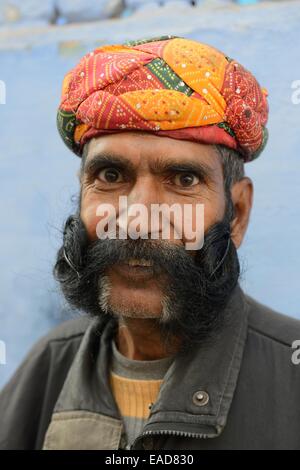 Inde, Rajasthan, région de Mârvar, Bikaner, l'homme avec une longue moustache Banque D'Images