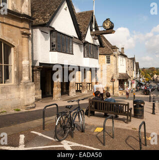 Hôtel de ville historique place du marché, Burford, Oxfordshire, England, UK Banque D'Images