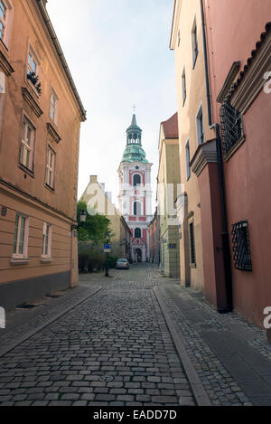 POZNAN, Pologne - 24 octobre 2014 : beffroi de l'église de Sainte Marie Madeleine. Poznan. Pologne Banque D'Images