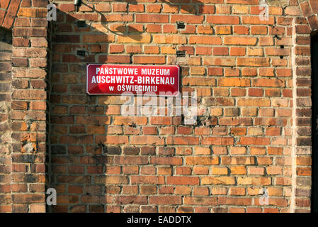 AUSCHWITZ, Pologne - 25 octobre 2014 : pancarte dans les musée d'Auschwitz-Birkenau à Oswiecim, Pologne Banque D'Images