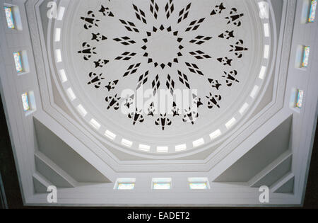 Abstract design art islamique dans la mosquée Baitul Ihsan à Jakarta en Java en Indonésie en Asie du Sud-Est Extrême-Orient. L'Islam la religion musulmane billet Banque D'Images