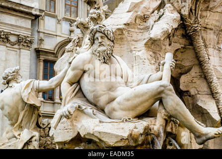 Fontana dei Quattro Fiumi dans Piazza Navona, Rome Italie quatre sculptures en marbre de dieux- rivière du Nil, Danube,Ganges,Plata Banque D'Images