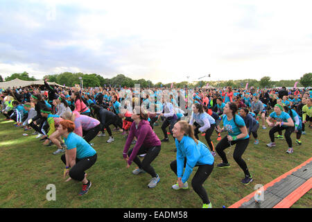 'La Nuit nous appartient' féministe 10K sponsorisé par Nike + et tenue à Victoria Park, London Où : London, Royaume-Uni Quand : 10 mai 2014 Banque D'Images