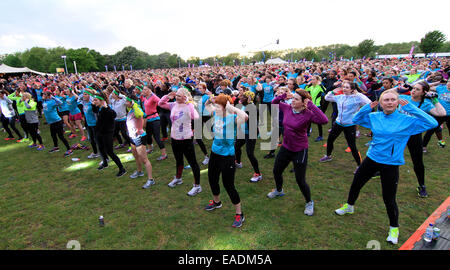 'La Nuit nous appartient' féministe 10K sponsorisé par Nike + et tenue à Victoria Park, London Où : London, Royaume-Uni Quand : 10 mai 2014 Banque D'Images