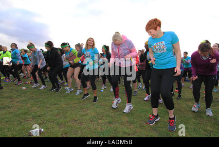 'La Nuit nous appartient' féministe 10K sponsorisé par Nike + et tenue à Victoria Park, London Où : London, Royaume-Uni Quand : 10 mai 2014 Banque D'Images