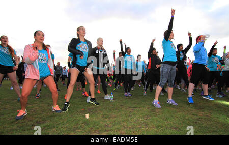 'La Nuit nous appartient' féministe 10K sponsorisé par Nike + et tenue à Victoria Park, London Où : London, Royaume-Uni Quand : 10 mai 2014 Banque D'Images