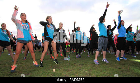 'La Nuit nous appartient' féministe 10K sponsorisé par Nike + et tenue à Victoria Park, London Où : London, Royaume-Uni Quand : 10 mai 2014 Banque D'Images