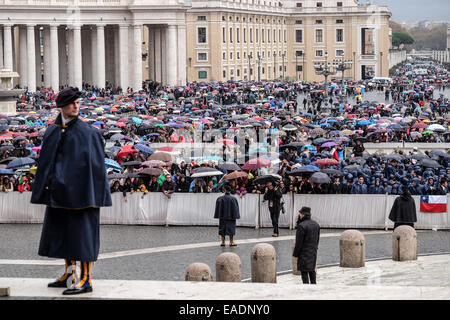 Place Saint Pierre, Vatican. 12Th Nov, 2014. Le pape François, l'Audience générale Place Saint Pierre, le 12 novembre 2014 Crédit : Realy Easy Star/Alamy Live News Banque D'Images