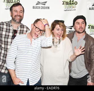 Bala Cynwyd, Pennsylvania, USA. 12 novembre, 2014. Groupe de rock indépendant canadien Stars posent à Radio 145,5 millions aujourd''s Performance Theatre le 12 novembre 2014 à Bala Cynwyd, Pennsylvania, United States. Crédit : Paul Froggatt/Alamy Live News Banque D'Images