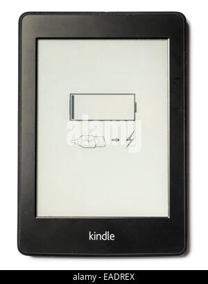 Plus de batterie Amazon Kindle Paperwhite e-book reader découper isolé sur fond blanc Banque D'Images