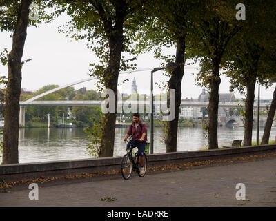 Personne de rouler à vélo dans la région de Charles Eyck Park à Maastricht, aux Pays-Bas, en Europe Banque D'Images