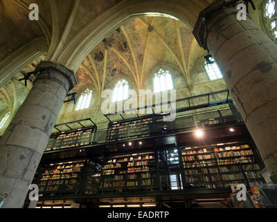 Librairie Selexyz installé dans une ancienne église dominicaine à Maastricht, aux Pays-Bas, en Europe Banque D'Images