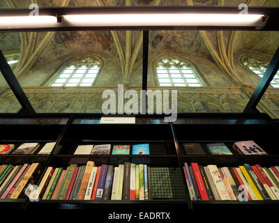 Librairie Selexyz installé dans une ancienne église dominicaine à Maastricht, aux Pays-Bas, en Europe Banque D'Images