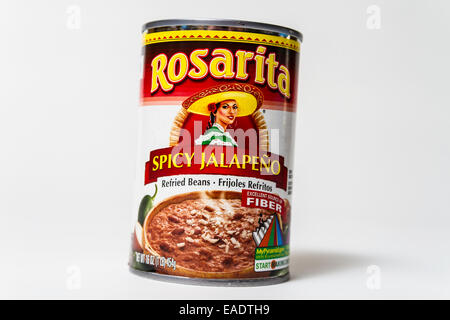 Rosarita haricots frits épicés avec Jalapeno chiles Banque D'Images