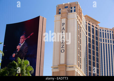 Palazzo hotel et casino à Las Vegas, Nevada, USA, probablement la plus insoutenable de la ville dans le monde, il utilise de grandes quantités d'eau au milieu d'un désert et de vastes quantités d'énergie pour alimenter cette plus prodigue des villes. Banque D'Images