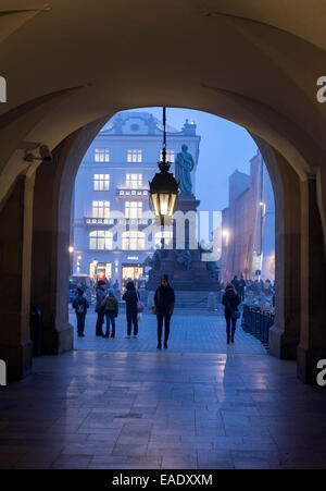 Cracovie, Pologne - 26 octobre 2014 : arcades gothiques de Cloth Hall, Eglise St Mary, Cracovie, Pologne Banque D'Images