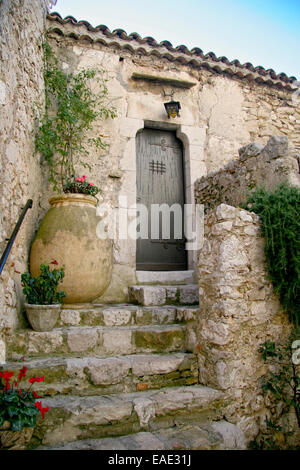 Les ruelles d'Eze, un village médiéval, dans le département de la Haute-Garonne. Banque D'Images