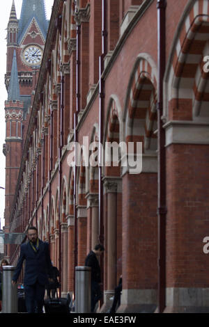 La gare St Pancras, également connu sous le nom de London St Pancras et depuis 2007, St Pancras International, Central London railway Banque D'Images