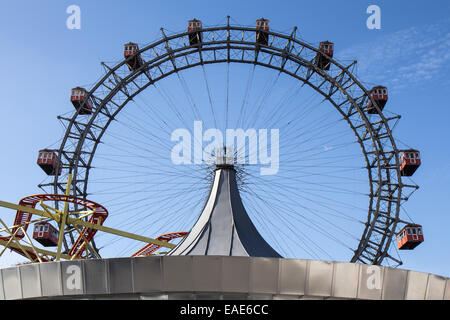 Autriche : la grande roue de Vienne à l'entrée du parc d'attractions Prater de Vienne. Photo à partir de 1. Novembre 2014. Banque D'Images