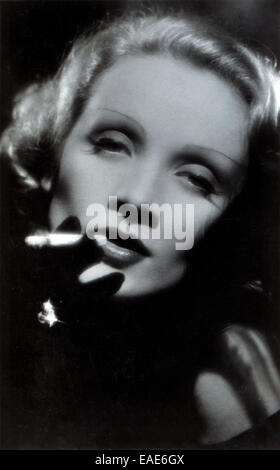 "Marlene Dietrich" Carte postale du film "Ross Verlag" 1930 Banque D'Images