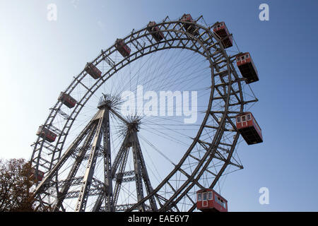 Autriche : la grande roue de Vienne à l'entrée du parc d'attractions Prater de Vienne. Photo à partir de 1. Novembre 2014. Banque D'Images