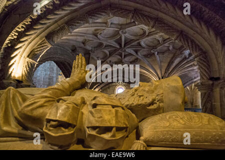 Tombe de l'explorateur Vasco da Gama, Mosteiro dos Jerónimos, Monastère des Hiéronymites, Site du patrimoine culturel mondial de l'UNESCO, Belém Banque D'Images