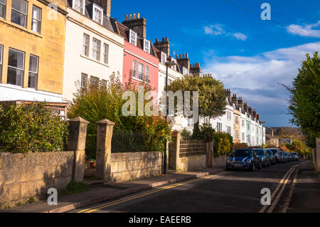 Lambridge place, maisons et voitures garées à Larkhall, Bath, Somerset, Royaume-Uni Banque D'Images